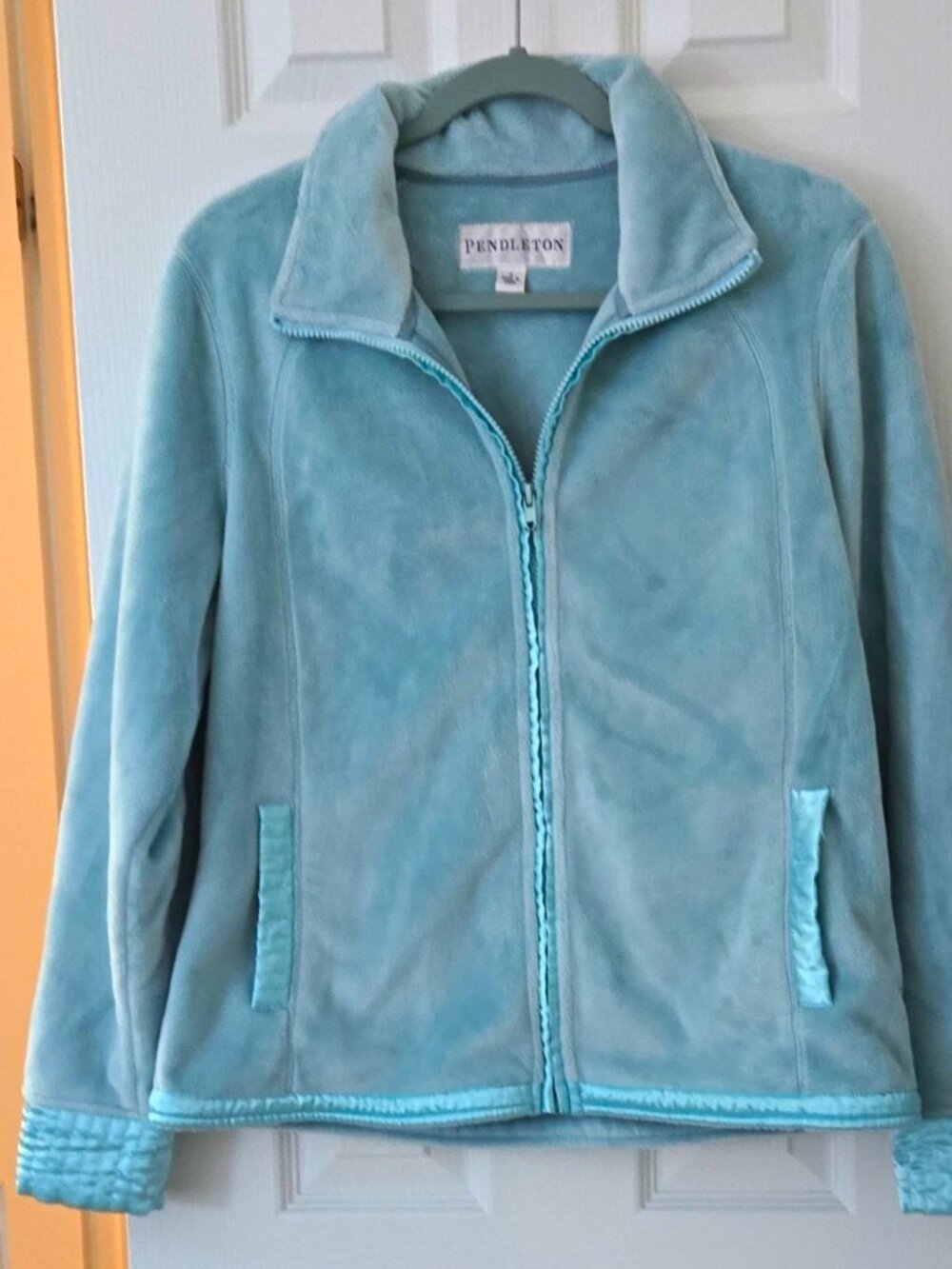 Pendleton Women's Blue Full Zip Pocket Polyester Short Jacket, Regular Fit M